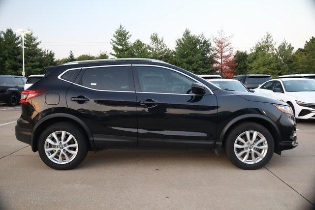 Photo of 2021 Magnetic Black Pearl Nissan Rogue Sport