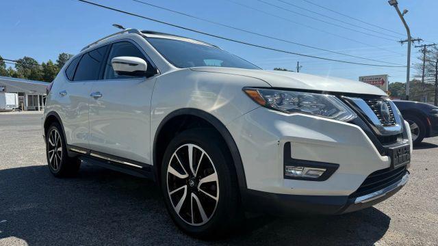 Photo of 2018 White Nissan Rogue
