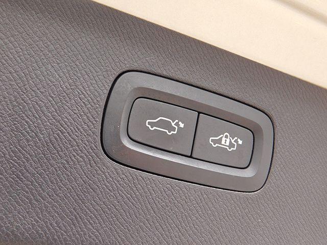 Photo of 2016 Luminous Sand Volvo XC90