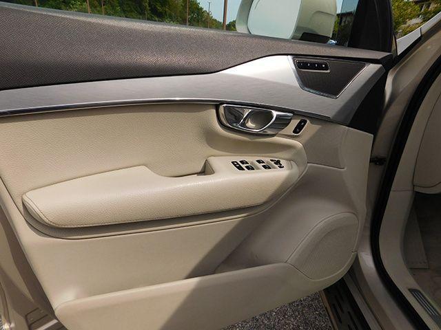 Photo of 2016 Luminous Sand Volvo XC90