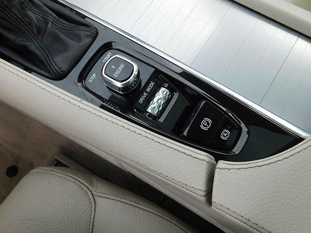 Photo of 2016 Luminous Sand Volvo XC90
