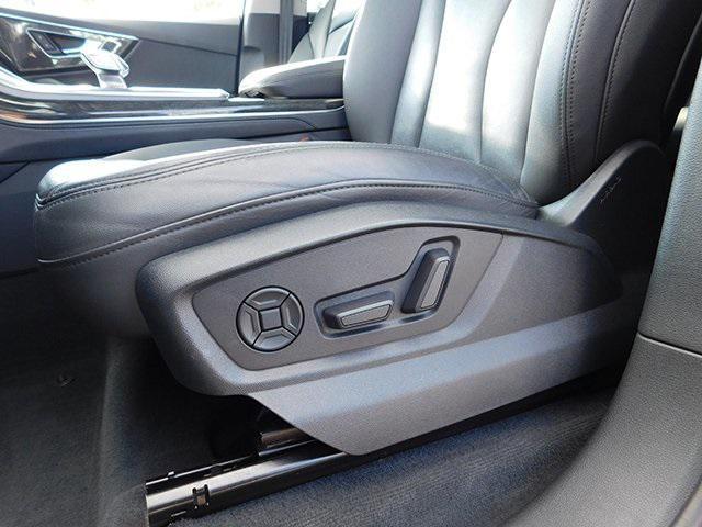 Photo of 2023 White Audi Q7