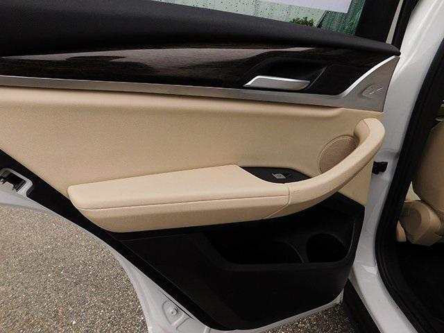 Photo of 2021 Mineral White Metallic BMW X3