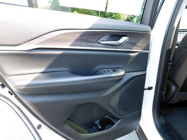 Photo of 2023 Bright White Clearcoat Jeep Grand Cherokee