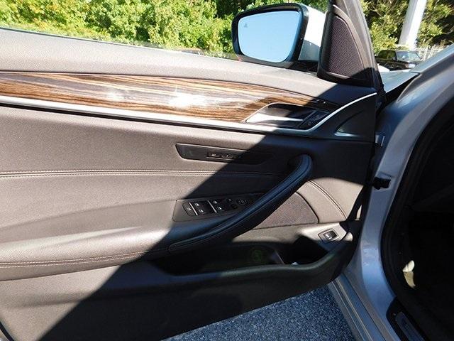 Photo of 2021 Glacier Silver Metallic BMW 530