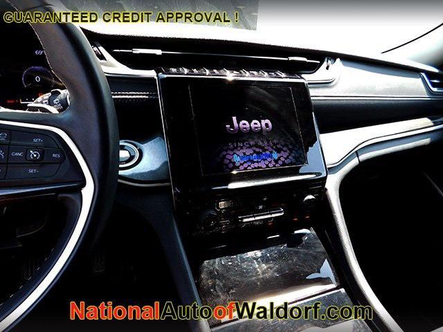 Photo of 2021 Bright White Clearcoat Jeep Grand Cherokee L
