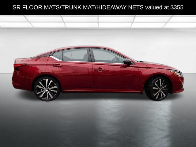 Photo of 2022 Scarlet Ember Nissan Altima