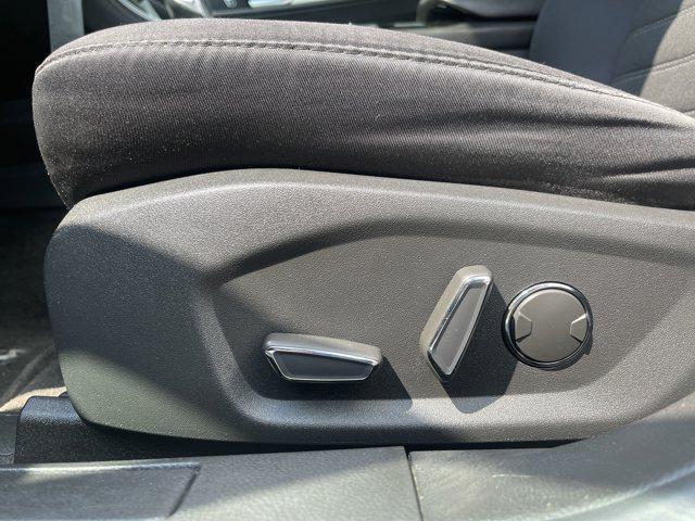 Photo of 2015 Oxford White Ford Fusion