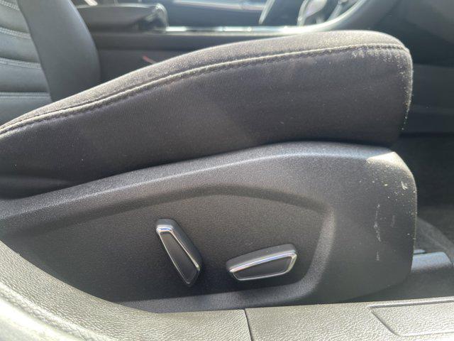 Photo of 2015 Oxford White Ford Fusion