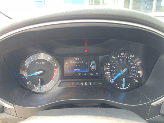 Photo of 2015 Oxford White Ford Fusion