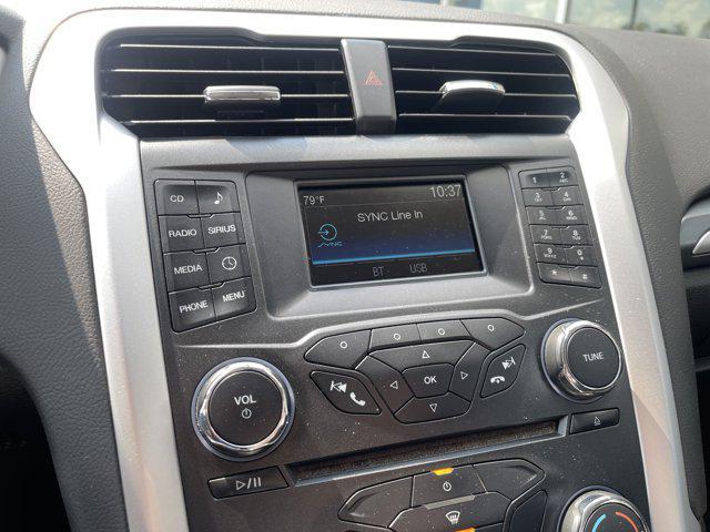 Photo of 2015 Oxford White Ford Fusion