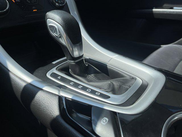 Photo of 2015 Oxford White Ford Fusion