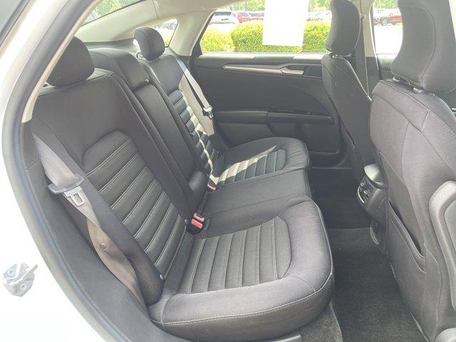 Photo of 2015 Oxford White Ford Fusion