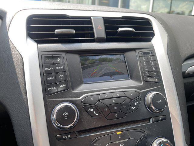 Photo of 2015 Oxford White Ford Fusion