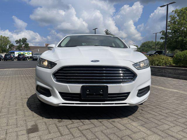 Photo of 2015 Oxford White Ford Fusion