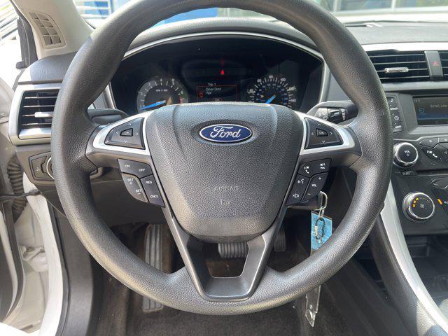 Photo of 2015 Oxford White Ford Fusion