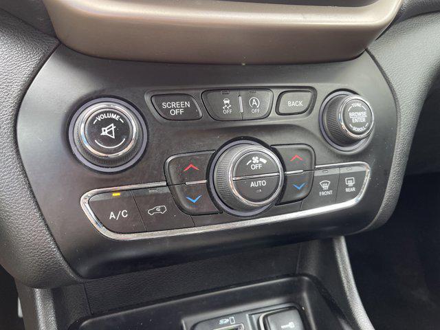 Photo of 2015 Brilliant Black Crystal Pearlcoat Jeep Cherokee