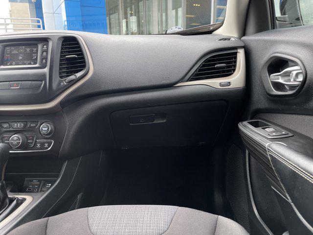 Photo of 2015 Brilliant Black Crystal Pearlcoat Jeep Cherokee