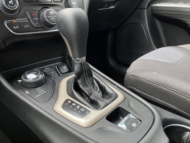 Photo of 2015 Brilliant Black Crystal Pearlcoat Jeep Cherokee