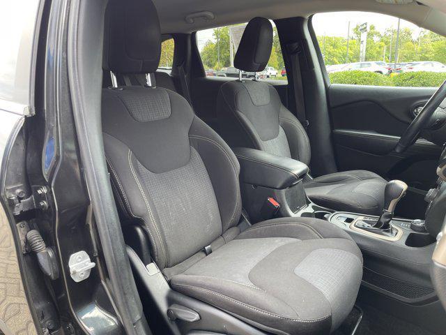 Photo of 2015 Brilliant Black Crystal Pearlcoat Jeep Cherokee