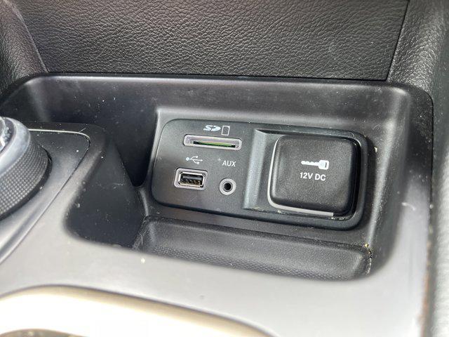 Photo of 2015 Brilliant Black Crystal Pearlcoat Jeep Cherokee