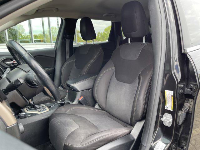 Photo of 2015 Brilliant Black Crystal Pearlcoat Jeep Cherokee
