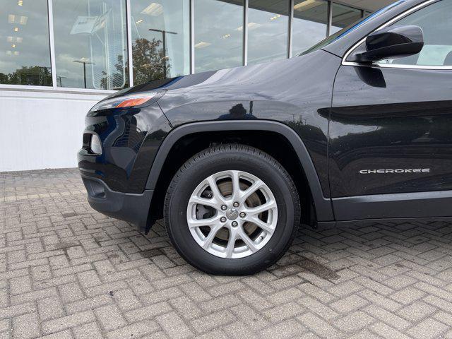 Photo of 2015 Brilliant Black Crystal Pearlcoat Jeep Cherokee