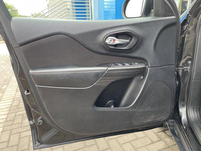 Photo of 2015 Brilliant Black Crystal Pearlcoat Jeep Cherokee