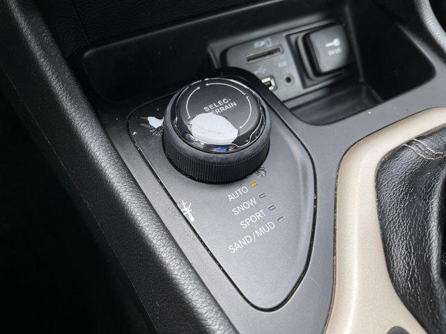 Photo of 2015 Brilliant Black Crystal Pearlcoat Jeep Cherokee