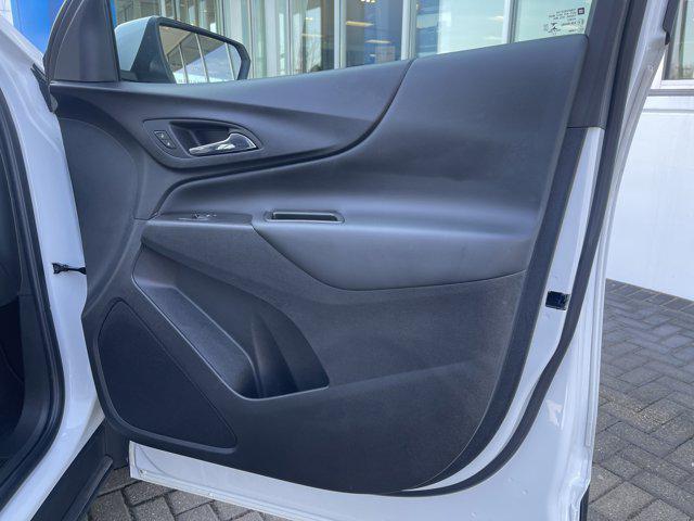 Photo of 2023 Summit White Chevrolet Equinox