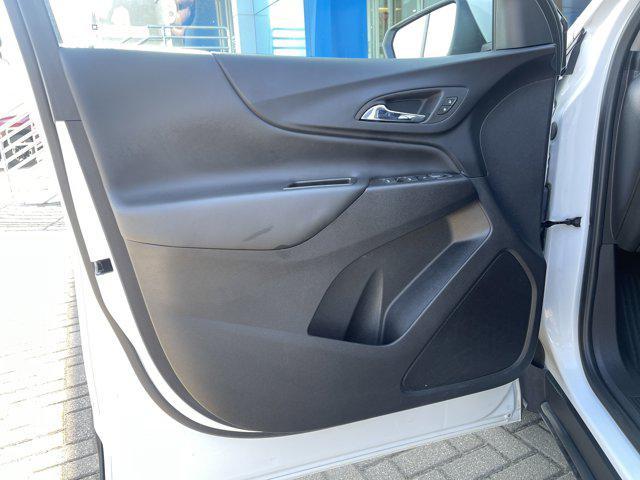 Photo of 2023 Summit White Chevrolet Equinox