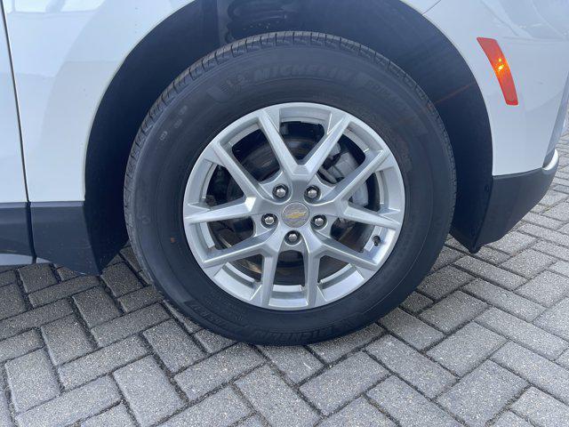 Photo of 2023 Summit White Chevrolet Equinox