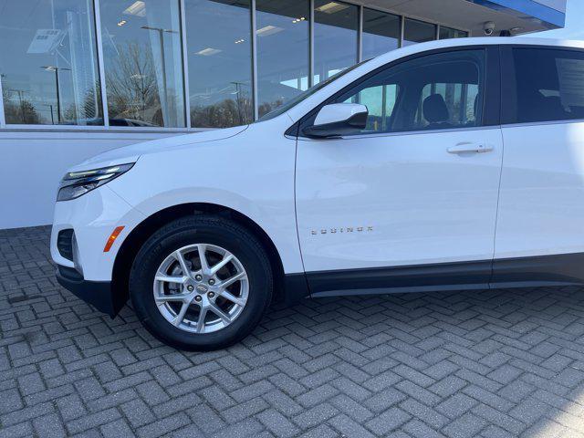 Photo of 2023 Summit White Chevrolet Equinox