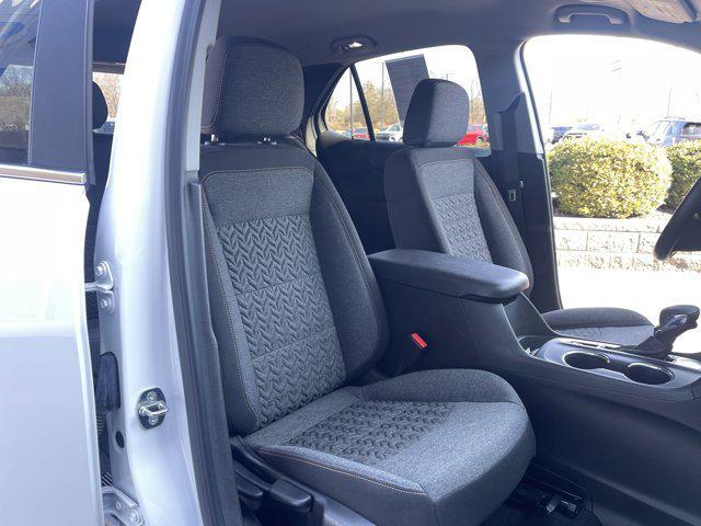 Photo of 2023 Summit White Chevrolet Equinox