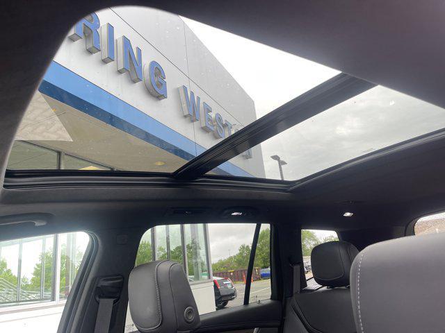 Photo of 2025 Stellar Black Metallic Cadillac XT6