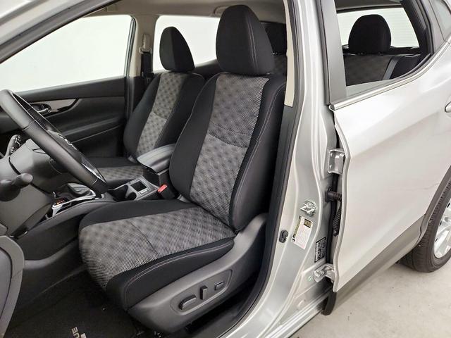 Photo of 2021 Silver Nissan Rogue Sport