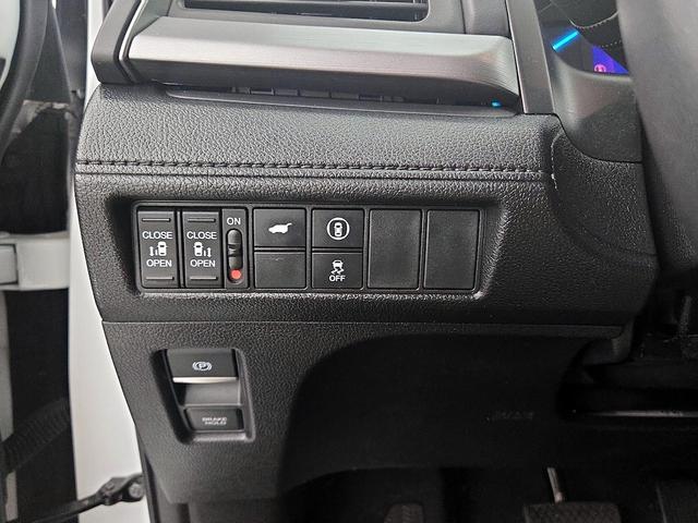 Photo of 2022 White Honda Odyssey