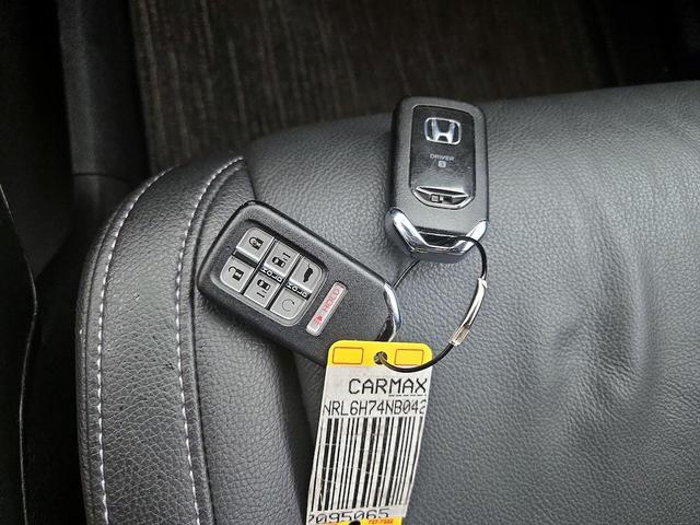 Photo of 2022 White Honda Odyssey
