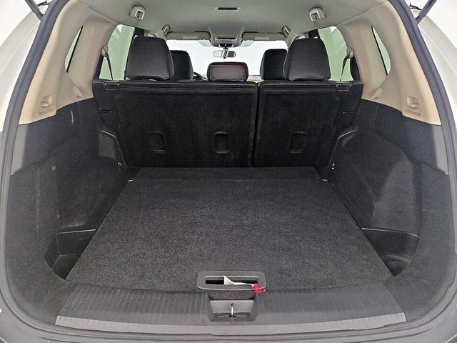 Photo of 2023 White Nissan Rogue