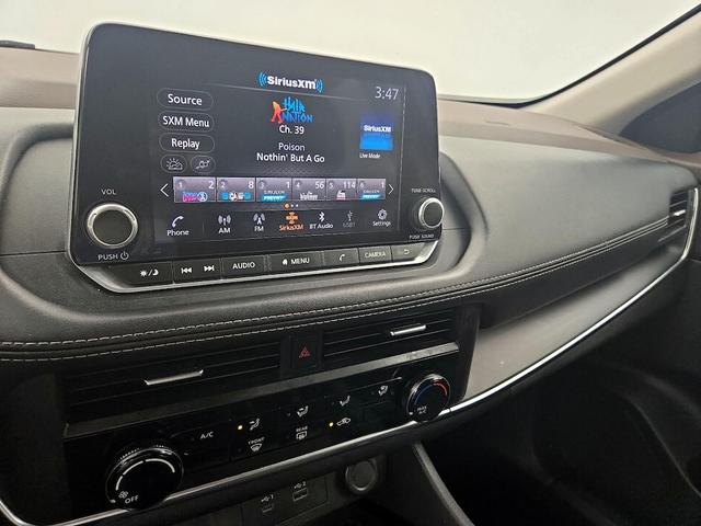 Photo of 2023 White Nissan Rogue