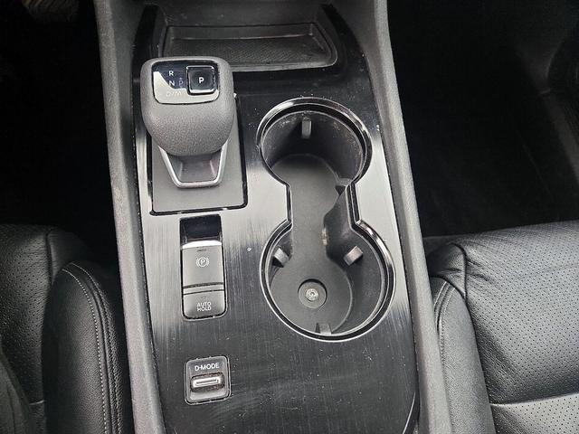 Photo of 2023 White Nissan Rogue