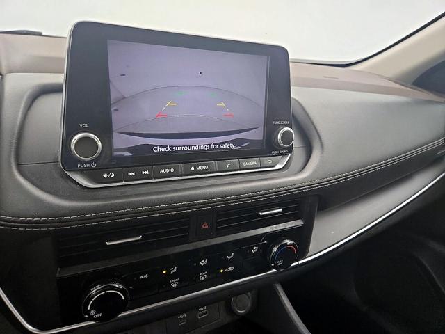 Photo of 2023 White Nissan Rogue