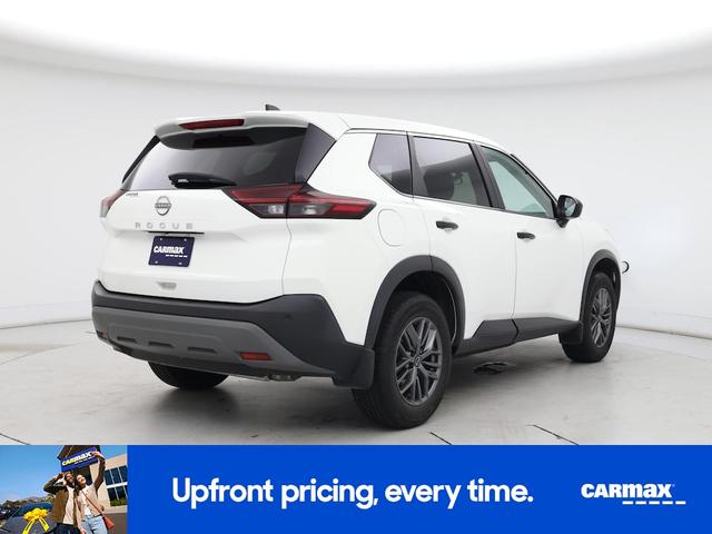 Photo of 2023 White Nissan Rogue