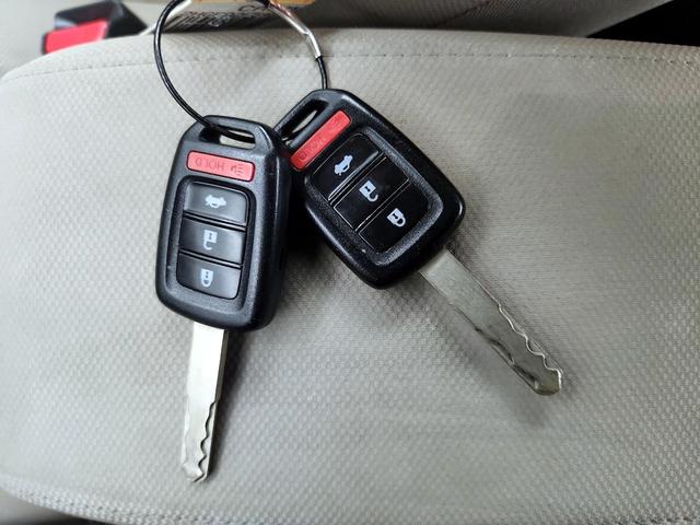 Photo of 2014 White Honda Civic
