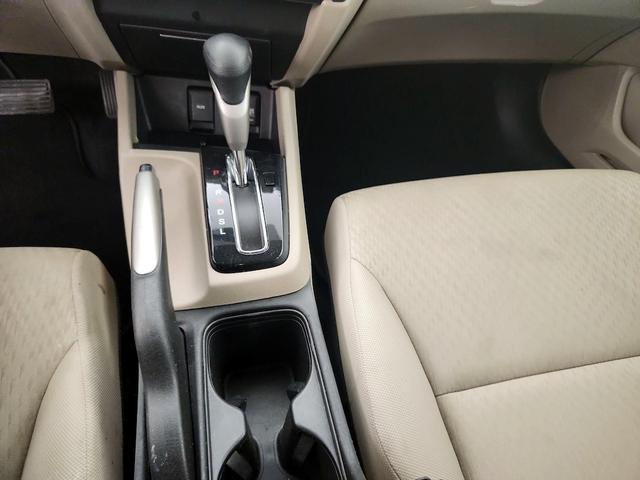 Photo of 2014 White Honda Civic