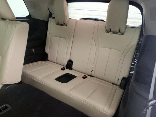 Photo of 2023 White INFINITI QX60