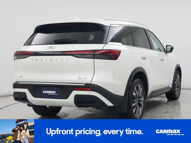 Photo of 2023 White INFINITI QX60