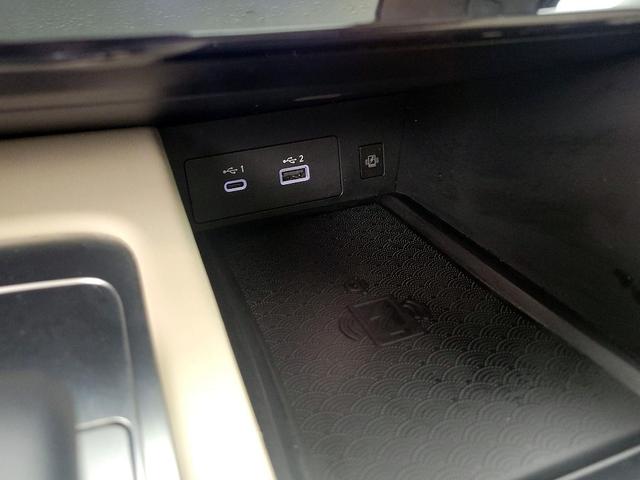 Photo of 2023 White INFINITI QX60