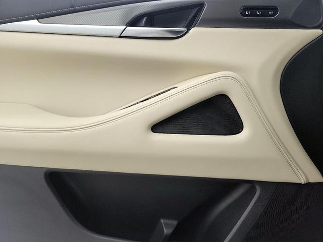 Photo of 2023 White INFINITI QX60