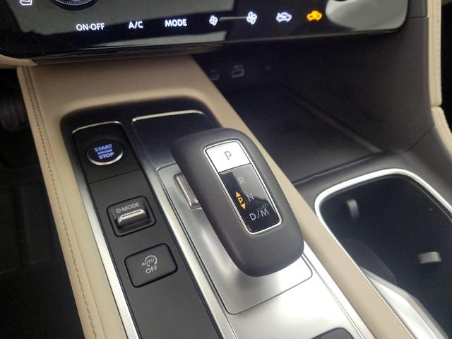 Photo of 2023 White INFINITI QX60